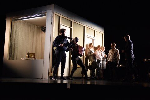 Lichter der Vorstadt, c Alexi Pelekanos (3)